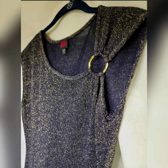 Dressy Navy tank top woth gold glitter - Picture 2 of 4